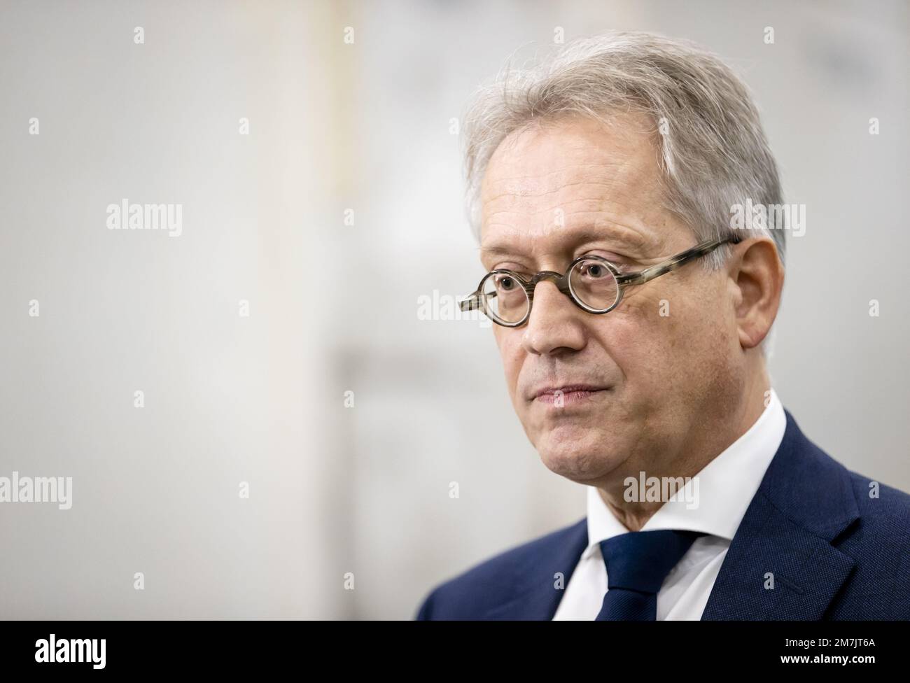 ROTTERDAM - il procuratore generale Hugo Hillenaar spiega le cifre annuali del team Hit and Run Cargo (HARC), una partnership di dogane, FIOD, polizia marittima e il pubblico ministero di Rotterdam. La squadra combatte la criminalità legata alla droga nel porto di Rotterdam. ANP SEM VAN DER WAL olanda fuori - belgio fuori Foto Stock