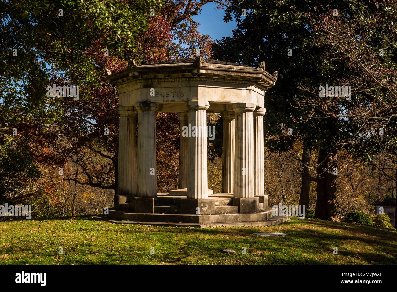 Padiglione rotondo neo-classico, Oak Hill Cemetery, un cimitero storico a Georgetown, un quartiere storico, e districa commerciale e di intrattenimento Foto Stock