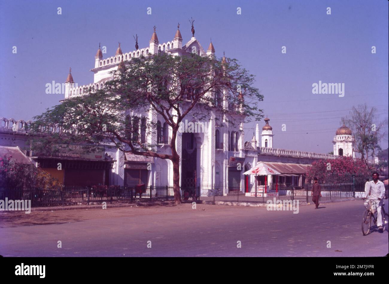 Chota Imambara, conosciuta anche come Imambara Hussainabad Mubarak è un imponente monumento situato nella città di Lucknow, Uttar Pradesh, India. Ci sono voluti 54 anni per finalizzarlo. Foto Stock