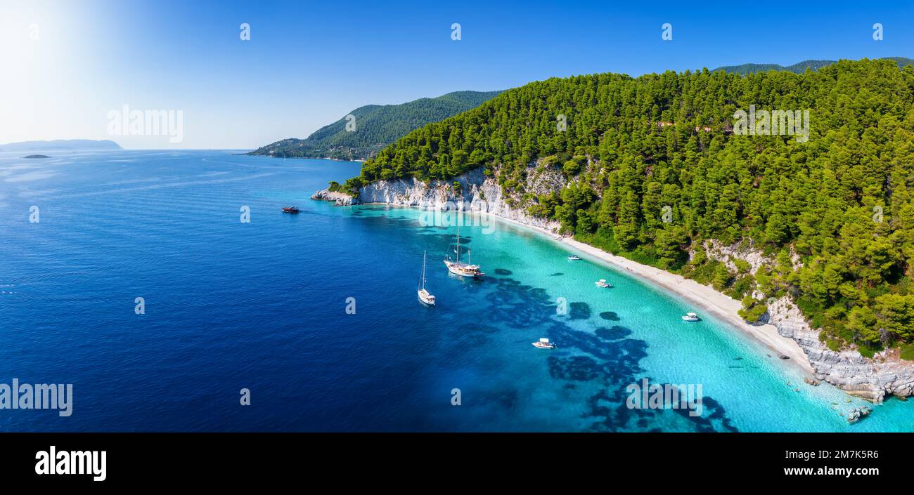 Vista panoramica della splendida costa dell'isola di Skopelos Foto Stock