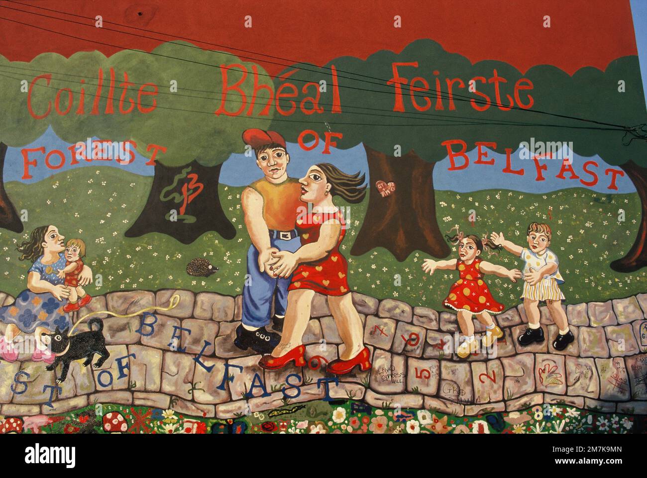 U. K. Irlanda del Nord. Belfast. Murale gaelico su Falls Road. Foto Stock