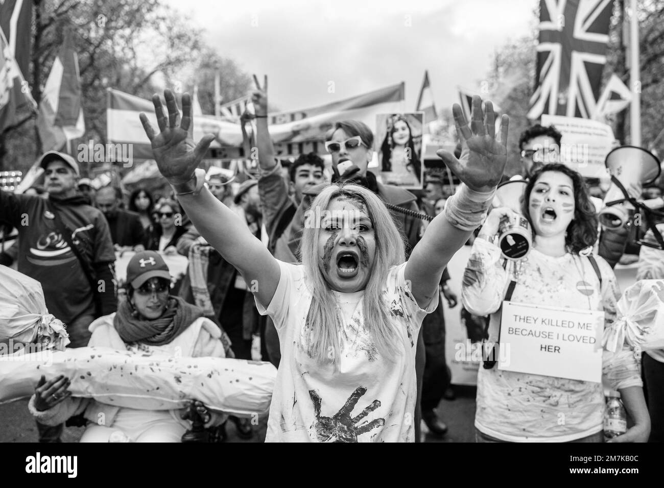 I manifestanti iraniani a Londra chiedono al governo britannico di intraprendere un'azione più proattiva contro l'Iran e le loro violazioni dei diritti umani. Foto Stock
