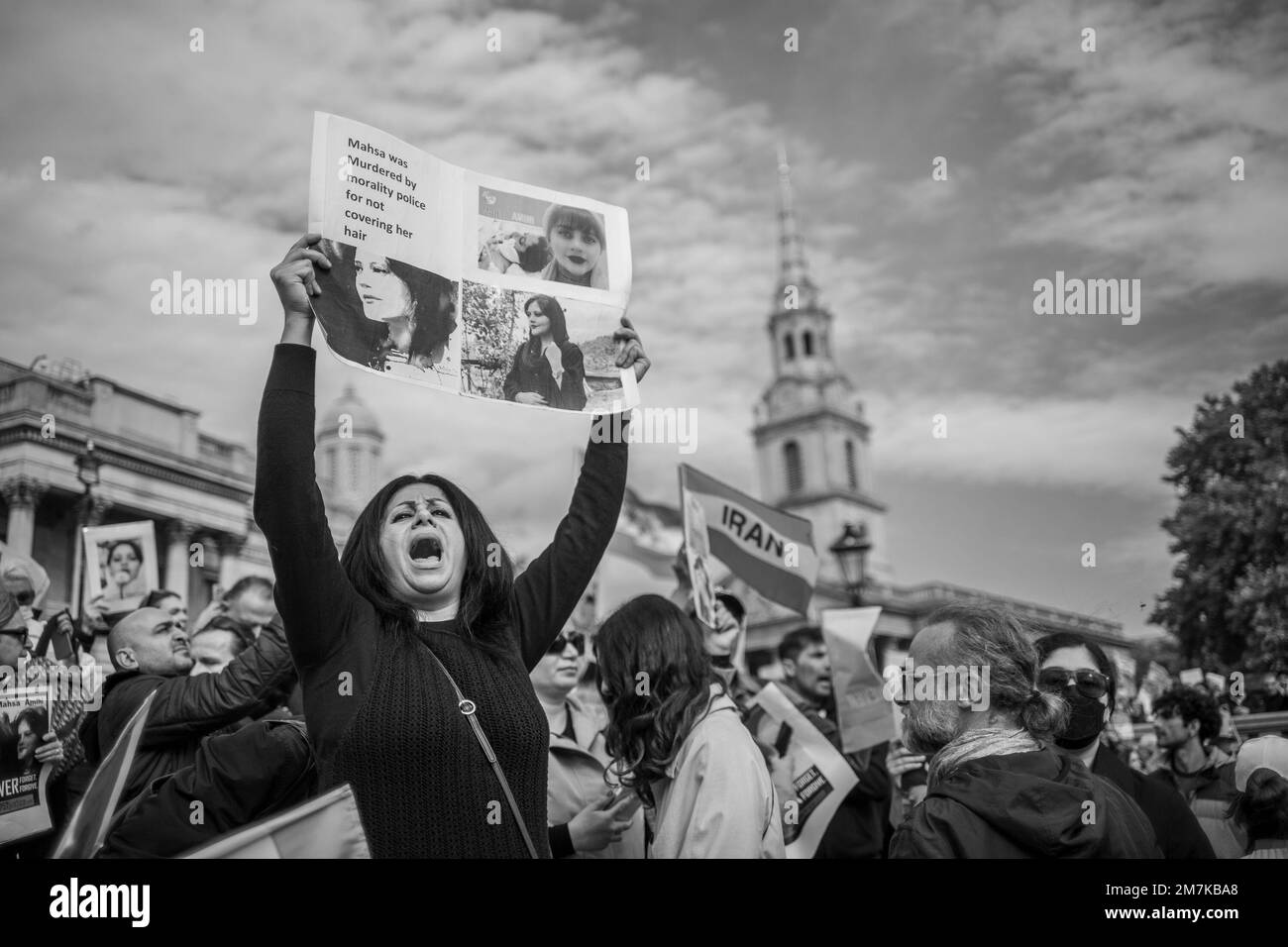 I manifestanti iraniani a Londra chiedono al governo britannico di intraprendere un'azione più proattiva contro l'Iran e le loro violazioni dei diritti umani. Foto Stock