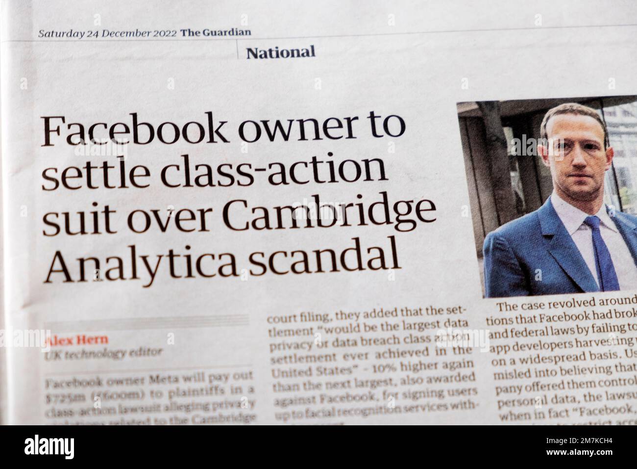 Mark Zuckerberg 'il proprietario di Facebook per risolvere la causa di classe-azione sul Cambridge Analytica scandal' Guardian giornale articolo 24 dicembre 2022 Regno Unito Foto Stock