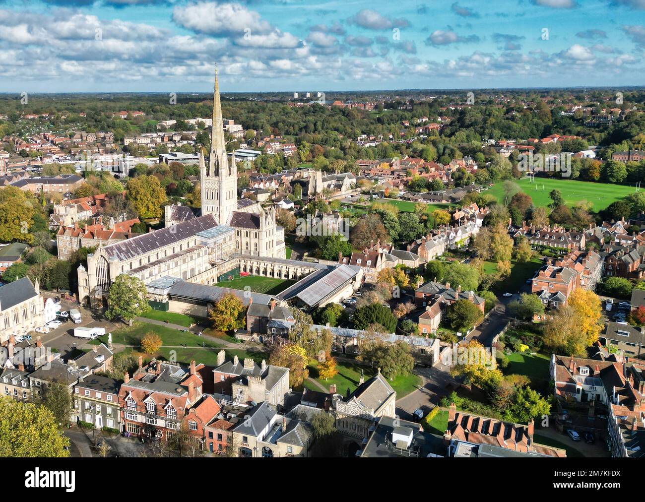 Vista aerea di Norwich con la famosa cattedrale, Norfolk, Regno Unito Foto Stock