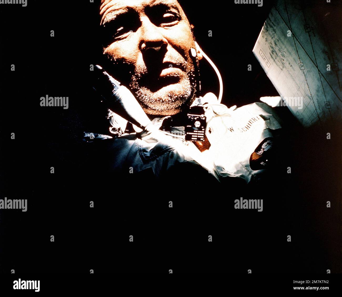 Astronauta Walter M. Schirra Jr., comandante di veicoli spaziali, durante la missione Apollo 7. Paese: Sconosciuto Foto Stock Astronauta Walter M. Schirra Jr., comandante di veicoli spaziali, durante la missione Apollo 7. Paese: Sconosciuto Foto Stock