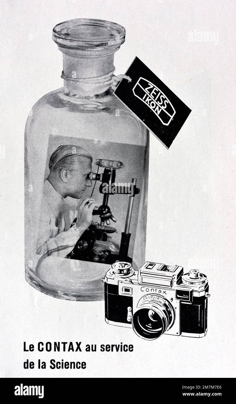 Annuncio, pubblicità, pubblicità o illustrazione vintage Zeiss Ikon Contax 563/24 Camera Advertit 1956. Il modello è stato venduto da Zeiss Ikon dal 1950 al 1961. Foto Stock