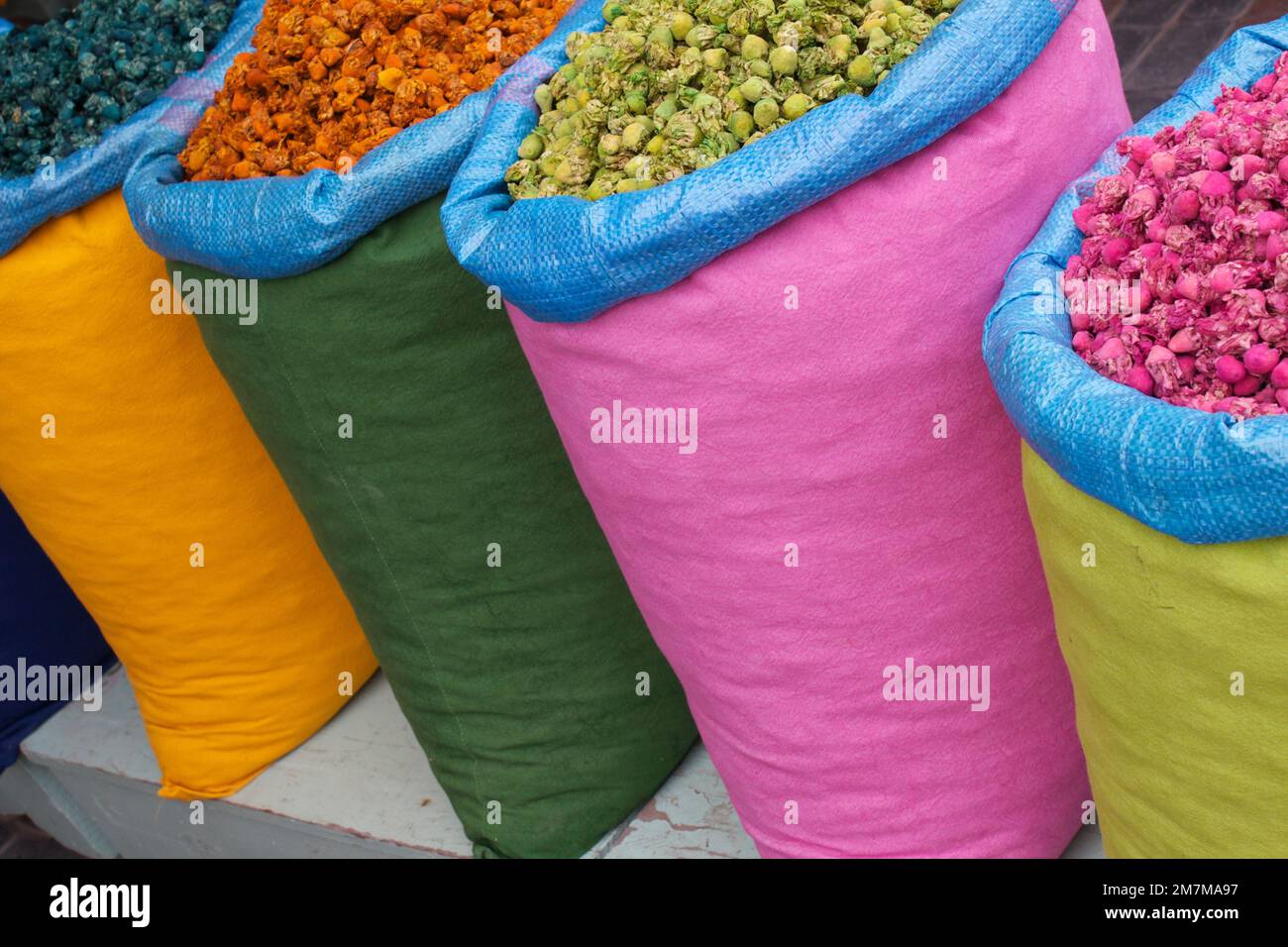Sacche di petali di rosa, Marrakech, Marocco Foto Stock