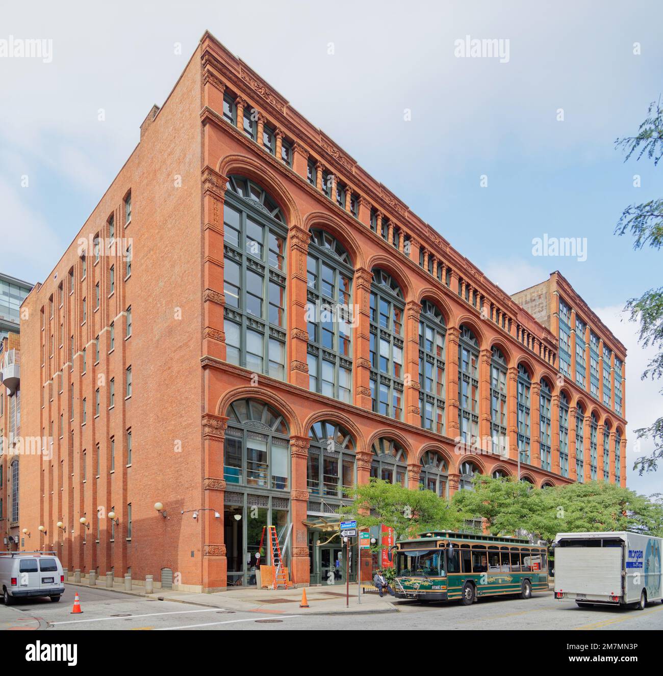 Il 1884 Bradley Building, una delle strutture più significative del Warehouse District, ha ingrandito l'area delle finestre con il suo design della Chicago School. Foto Stock