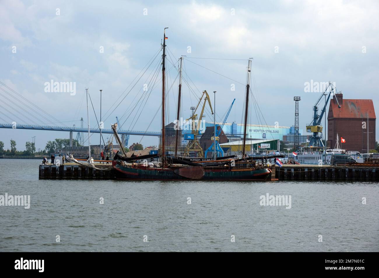 Porto di Stralsund, MV Shipyards Stralsund, Meclemburgo-Pomerania occidentale, Germania Foto Stock