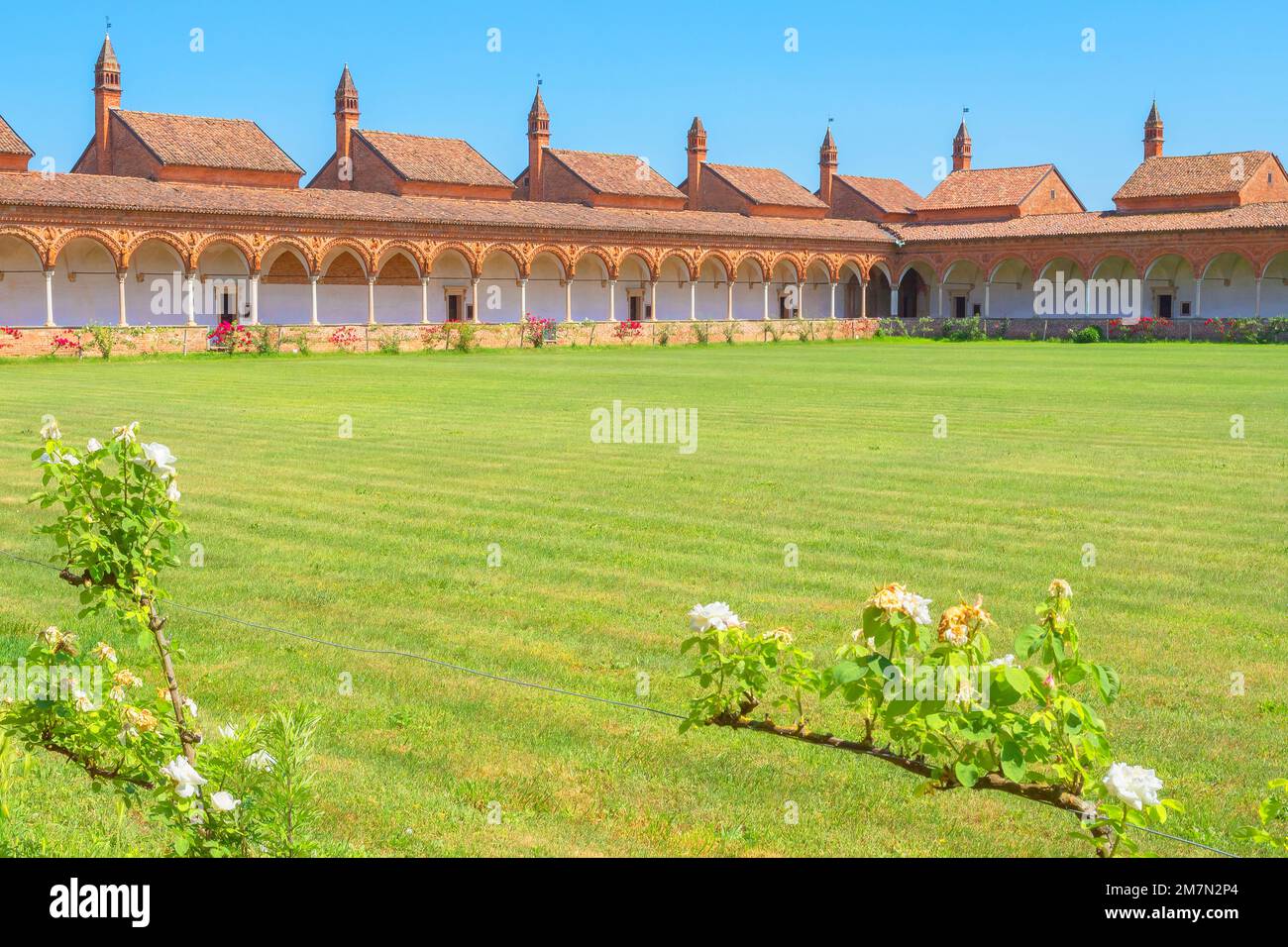 Giardino del monastero, monastero della Certosa di Pavia, Lombardia, Italia  Foto stock - Alamy