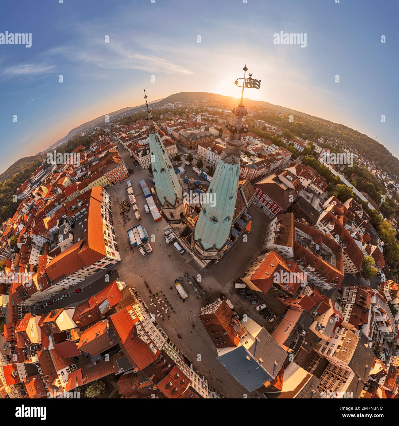 Germania, Turingia, Meiningen, chiesa, nostra Signora, città, alba, retroilluminazione parziale, panoramica, foto aerea, panorama sferico Foto Stock