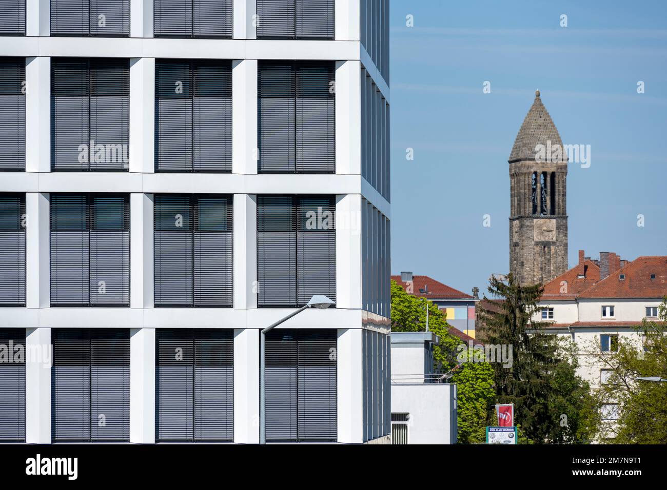 Germania, Baden-Württemberg, Karlsruhe, uffici moderni su Ludwig-Erhard-Allee. Foto Stock