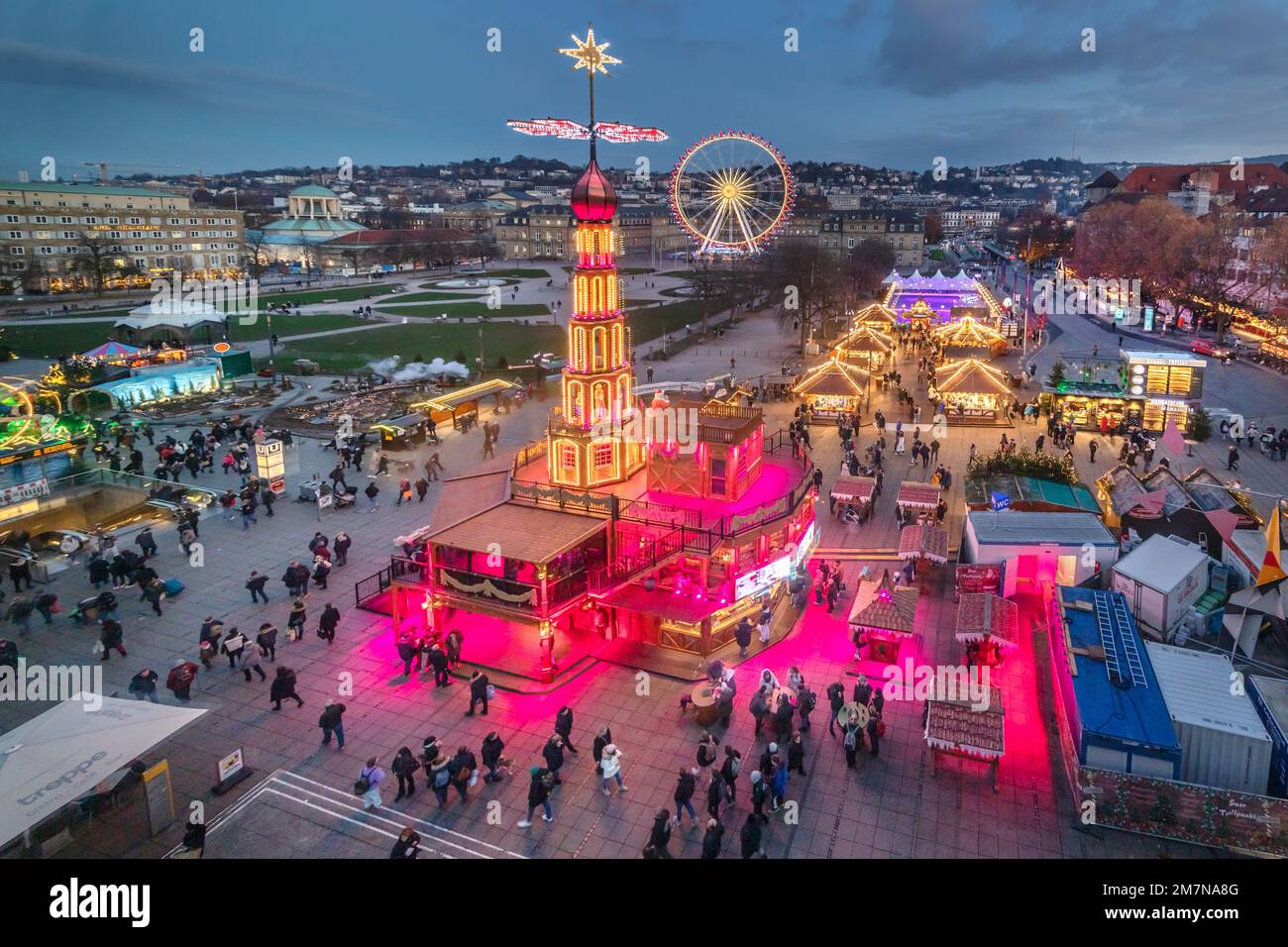 Germania, Baden-Wuerttemberg, Stoccarda, Schlossplatz, mercato di Natale di Stoccarda 2022 Foto Stock