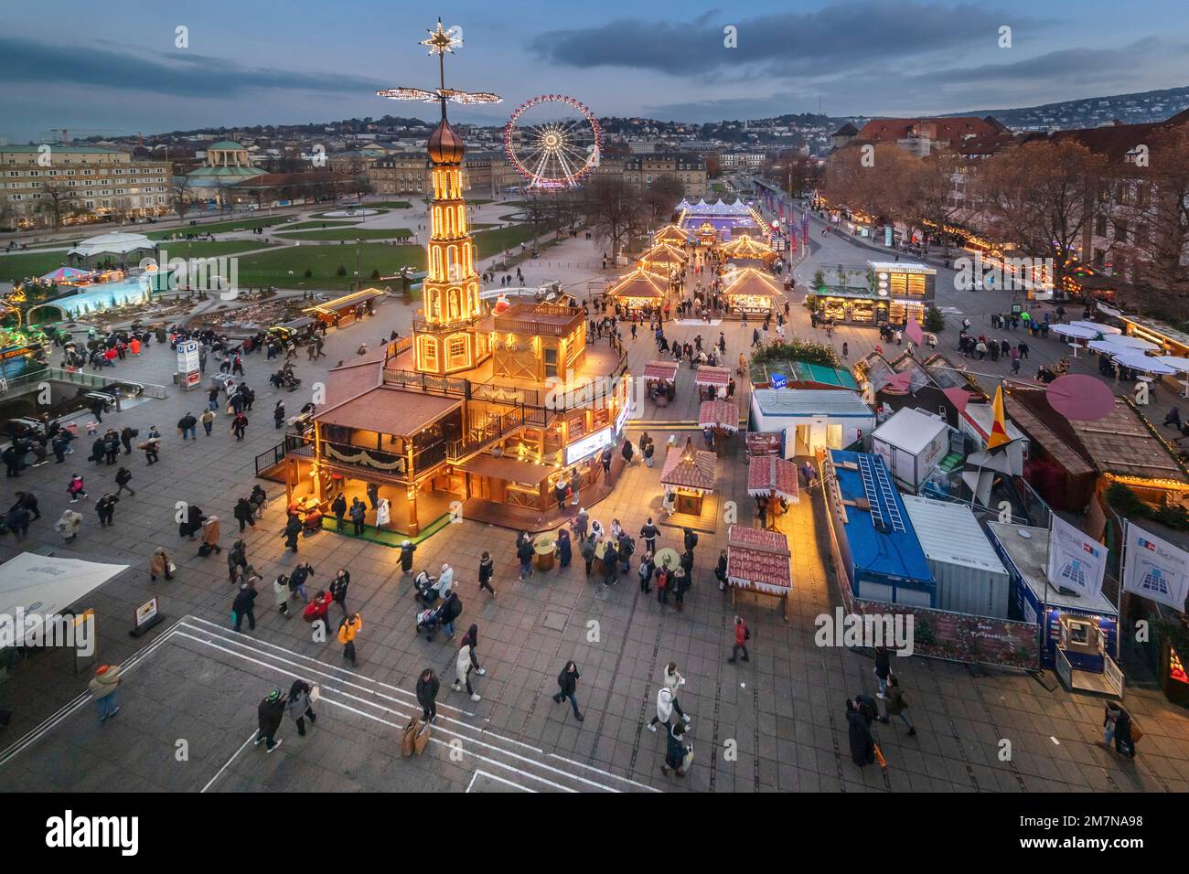 Germania, Baden-Wuerttemberg, Stoccarda, Schlossplatz, mercato di Natale di Stoccarda 2022 Foto Stock