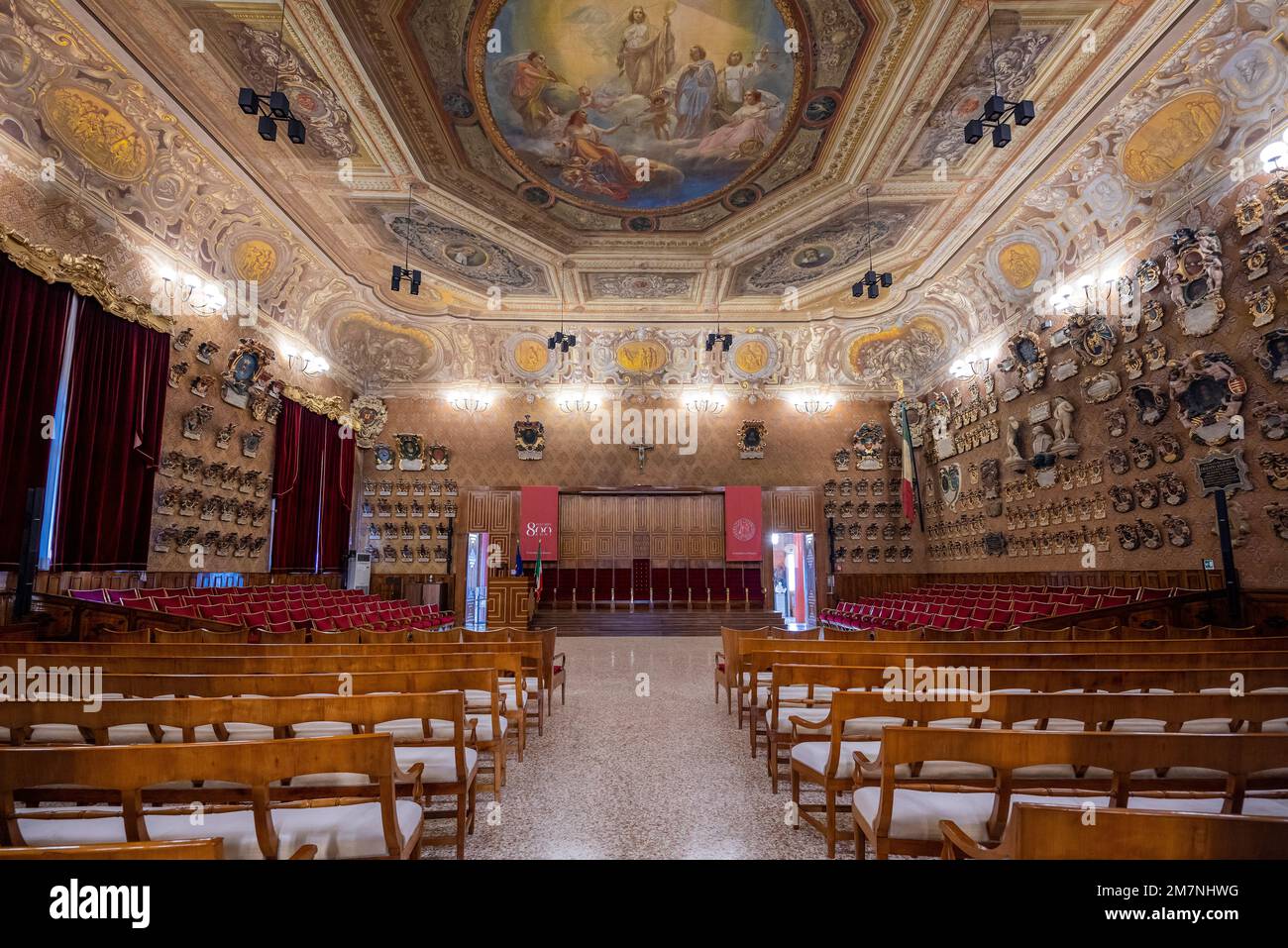 Sala conferenze (Aula Magna) all'interno di Palazzo del Bo, sede storica dell'Università di Padova dal 1493, Padova, Veneto, Italia Foto Stock