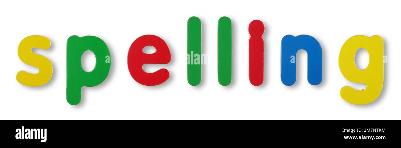 Ortografia di lettere magnetiche colorate in bianco con tracciato di ritaglio Foto Stock