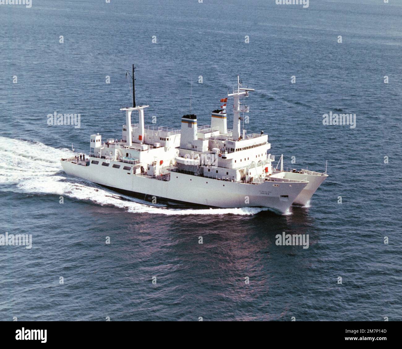 Una vista a dritta della nave di ricerca oceanografica USNS HAYES (T-AGOR-16) in corso. Paese: Oceano Atlantico (AOC) Foto Stock