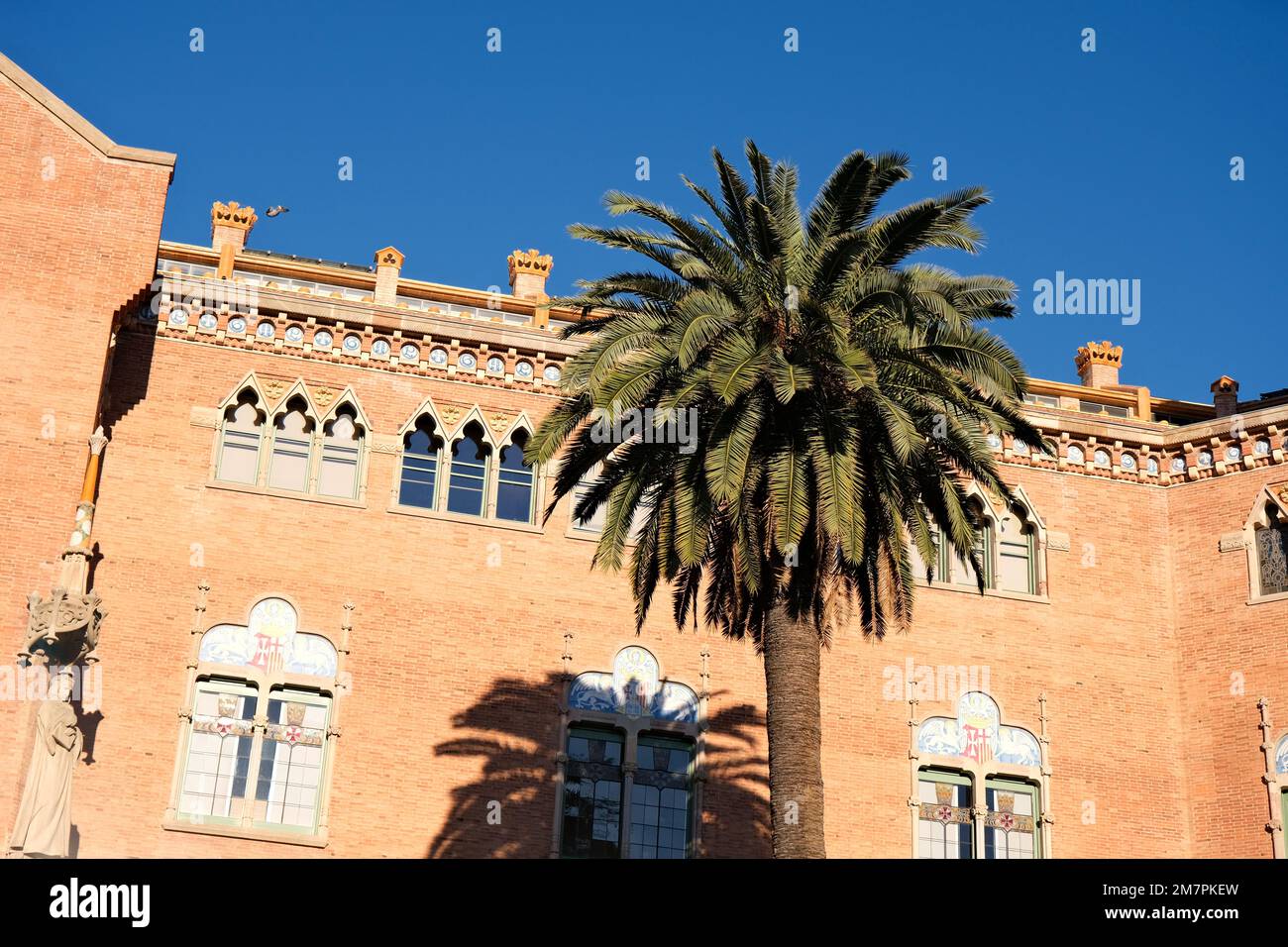 Fronte mare dei Santi Marti, Castello della Sagrada Familia, zona El Guinardo di Barcellona, Spagna (gennaio 2023). Grande città da visitare con un sacco di storia. Foto Stock