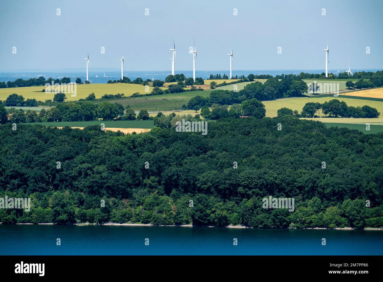 Lago Möhne, diga nel Sauerland settentrionale, costa nord-occidentale, NRW, Germania Foto Stock