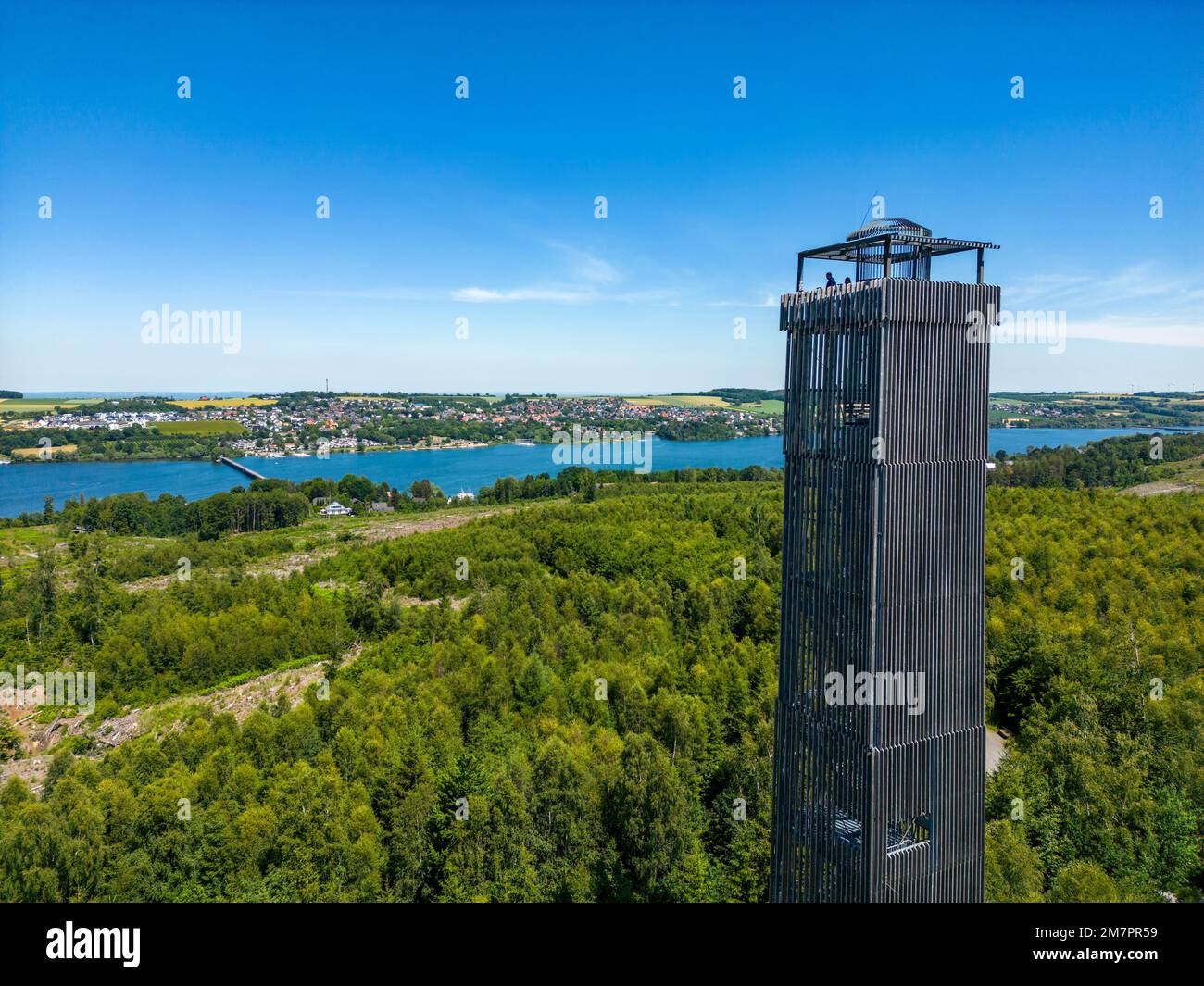 Il Möhnesee, serbatoio nel nord Sauerland, vista dal Möhneseeturm, torre di osservazione sulla riva sud, NRW, Germania Foto Stock