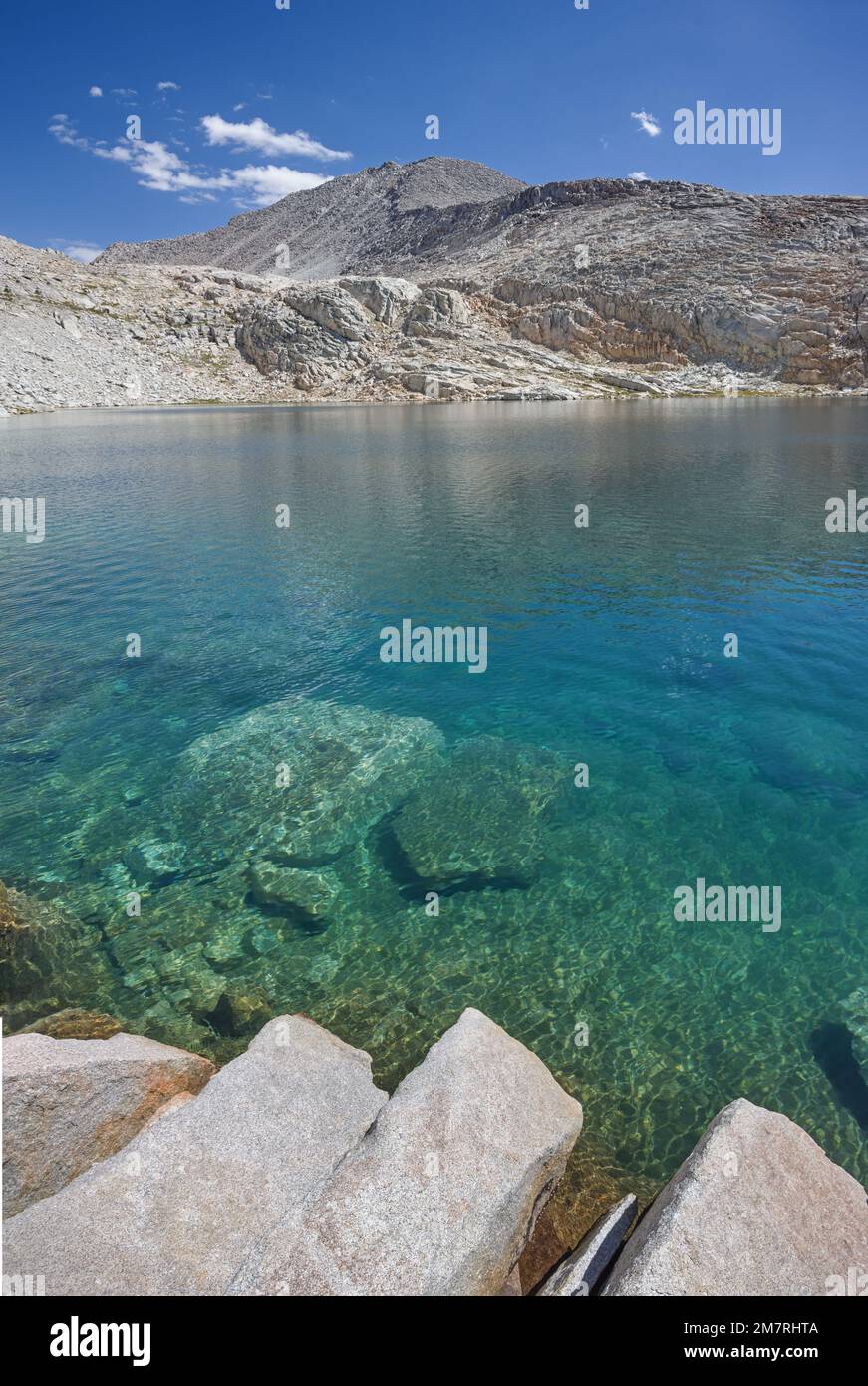 Il lago LaSalle e il picco reale nelle montagne della Sierra Nevada della California Foto Stock