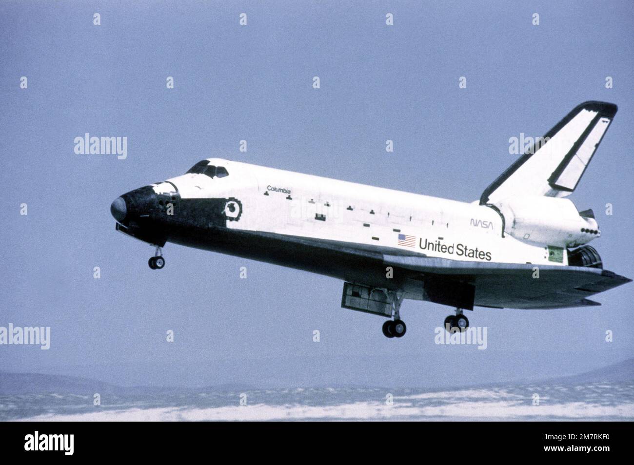 La navetta spaziale Columbia atterra dopo la sua prima missione orbitale. Base: Edwards Air Force base Stato: California (CA) Paese: Stati Uniti d'America (USA) Foto Stock