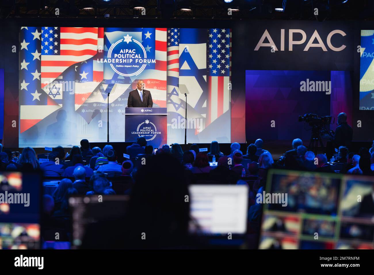 Washington, Stati Uniti d'America. 10th Jan, 2023. Washington, Stati Uniti d'America. 10 gennaio 2023. STATI UNITI Il Segretario della Difesa Lloyd Austin consegna un discorso all'American Israel Public Affairs Committee Political Leadership Forum, 10 gennaio 2023 a Washington, DC Credit: MC2 Alexander Kubitza/DOD Photo/Alamy Live News Foto Stock