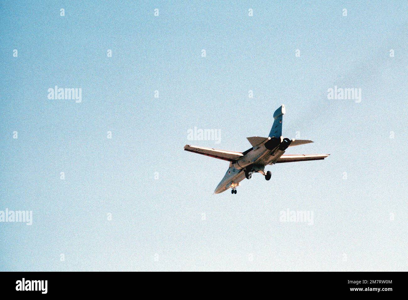 VISTA posteriore sinistra aria-aria di un aeromobile EF-111a dopo il decollo dallo stabilimento di Grumman Riverhead, Grumman Aerospace Corporation, durante la cerimonia di lancio. Base: Long Island Stato: New York (NY) Paese: Stati Uniti d'America (USA) Foto Stock