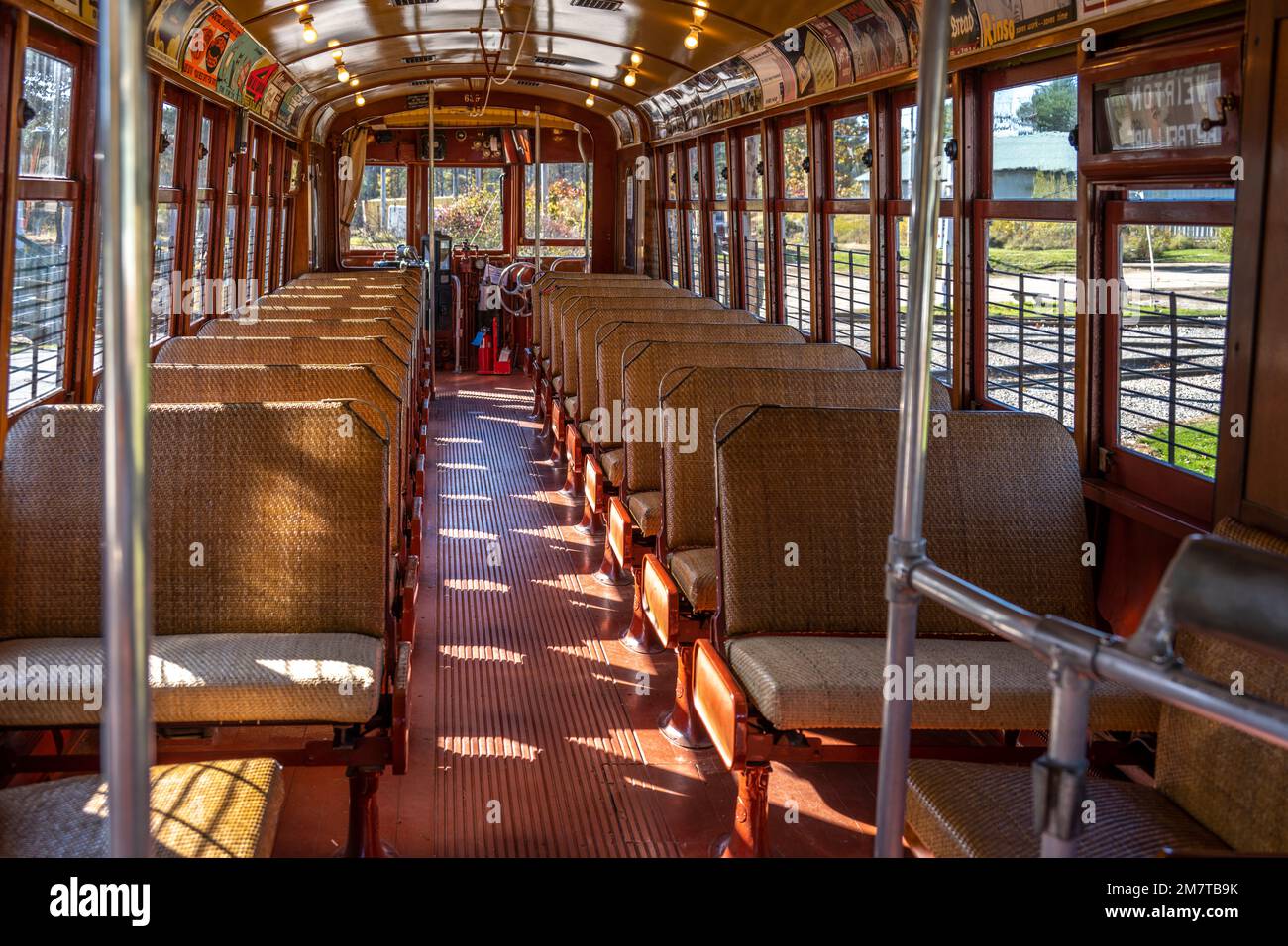All'interno del tram n. 639, utilizzato per portare i visitatori per un giro al Seashore Trolley Museum Foto Stock