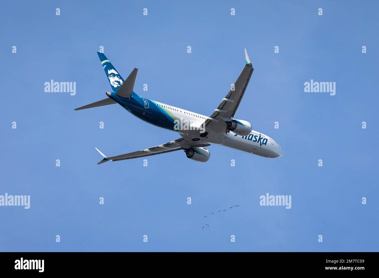 SeaTac, Washington, Stati Uniti. 10th gennaio 2023. Un Alaska Airlines 737 MAX 9 decollo all'aeroporto internazionale di Seattle-Tacoma. Credit: Paul Christian Gordon/Alamy Live News Foto Stock