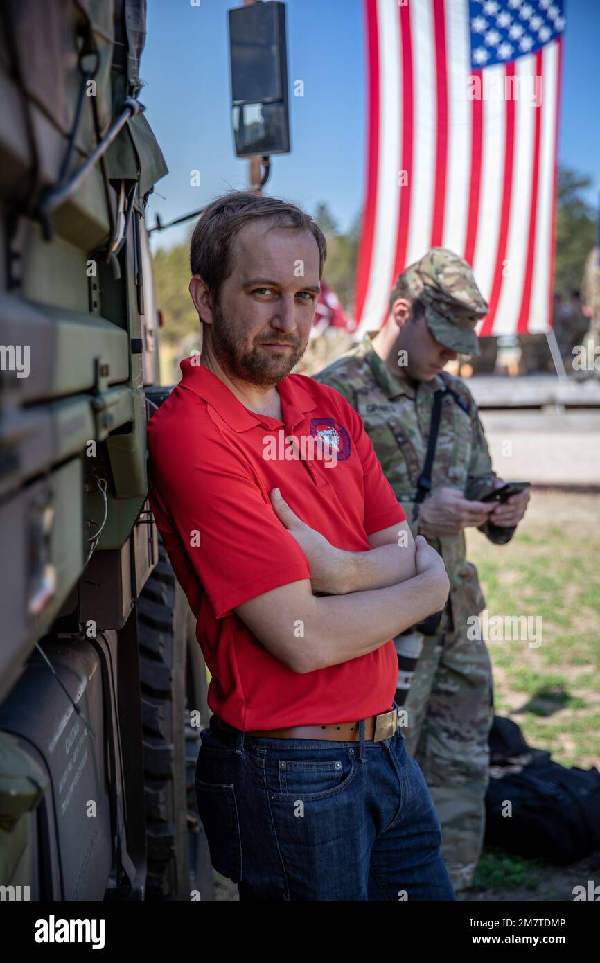 Il Sig. Calvin Reimold, un comunicatore strategico della Riserva dell'Armata per gli Stati Uniti Army Reserve Command, è a Fort McCoy, WI addestramento soldati su come raccontare storie efficaci attraverso il mezzo visivo. Calvin supervisiona anche l'operazione per gli affari pubblici per il concorso USARC Best Warrior, Best Squad. Portando i soldati degli affari pubblici della USAR la settimana precedente, ha l'opportunità di affinare e perfezionare le loro abilità di produzione prima dell'evento. Il suo mentorship nel campo degli affari pubblici è sempre crescente, grazie MR. Reimold per la vostra dedizione continua. Foto Stock