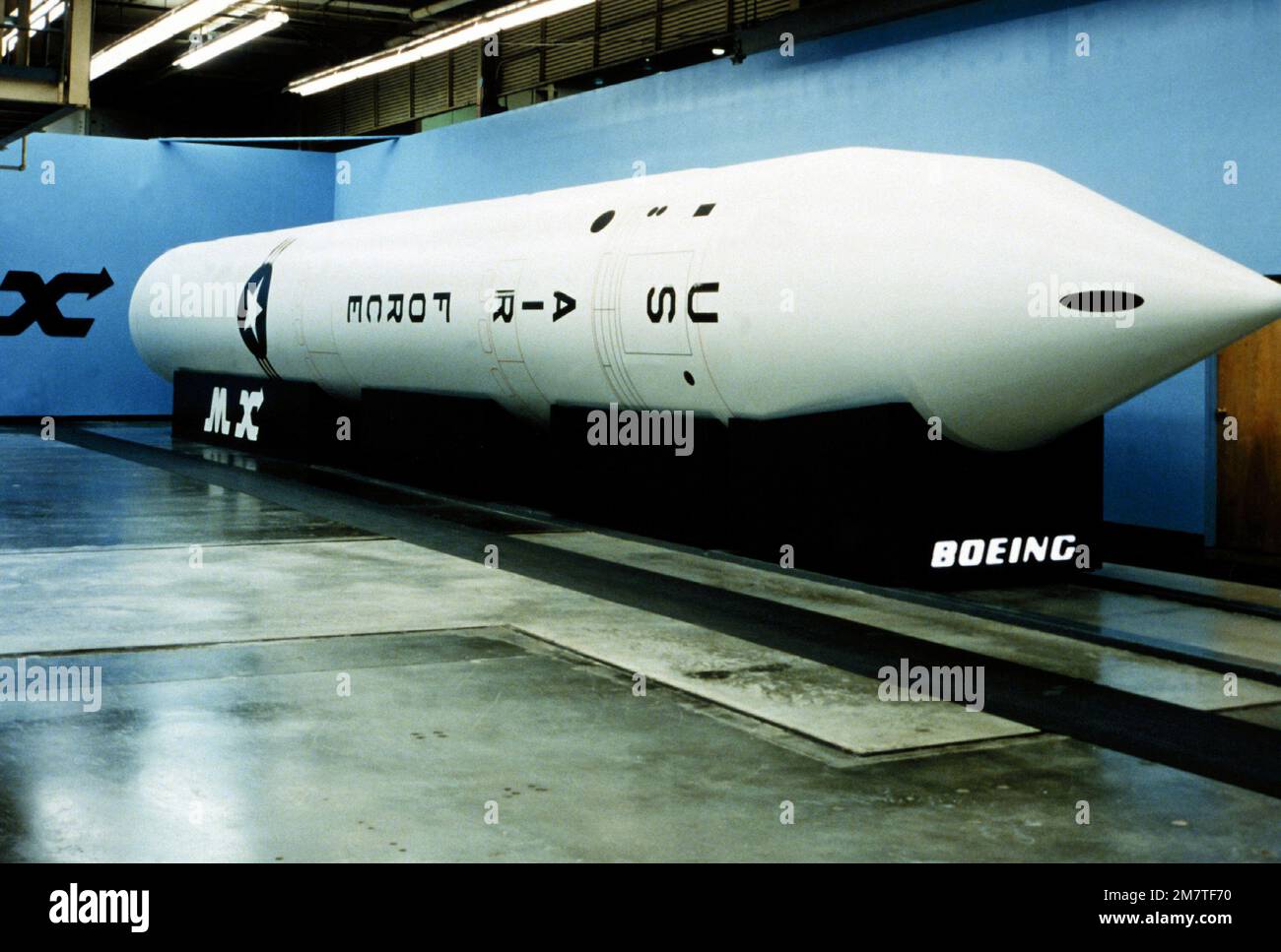 Vista di un missile MX sdraiato su un espositore. Base: Boeing Aerospace Company Stato: Washington (WA) Paese: Stati Uniti d'America (USA) Foto Stock