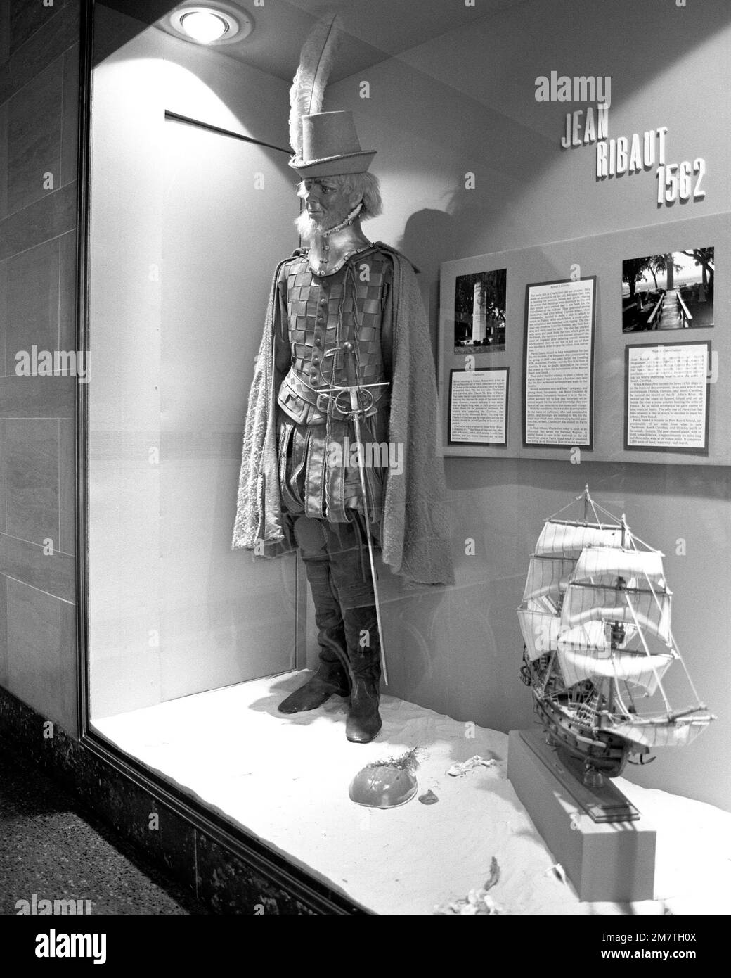 Una somiglianza di John Ribault, un colono francese che ha scoperto e chiamato Port Royal nel 1562, è in mostra nel War Memorial Marine Corps Museum presso il Marine Corps Recruit Depot. Base: USMC Recruit Depot,Parris Island Stato: South Carolina (SC) Paese: Stati Uniti d'America (USA) Foto Stock
