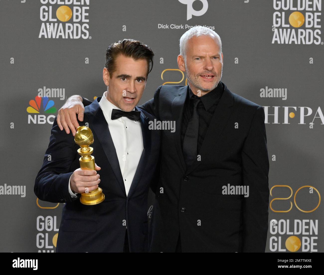 Beverly Hills, Stati Uniti. 10th Jan, 2023. Colin Farrell e il regista Martin McDonagh appaiono dietro le quinte dopo aver vinto il premio per la migliore Serie musicale/Commedia per 'The Banshees of Inisherin' durante il 80th° Golden Globe Awards annuale al Beverly Hilton di Beverly Hills, California, martedì 10 gennaio 2023. Foto di Jim Ruymen/UPI Credit: UPI/Alamy Live News Foto Stock