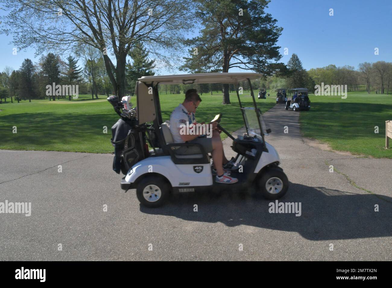 Il 110th Wing Chief's Council ospita l'annuale 28th Chief's Golf outing al  Bedford Valley Golf Club, Battle Creek, Michigan, 13 maggio 2022. L'evento  ha favorito l'incontro di 30 squadre di golf (120