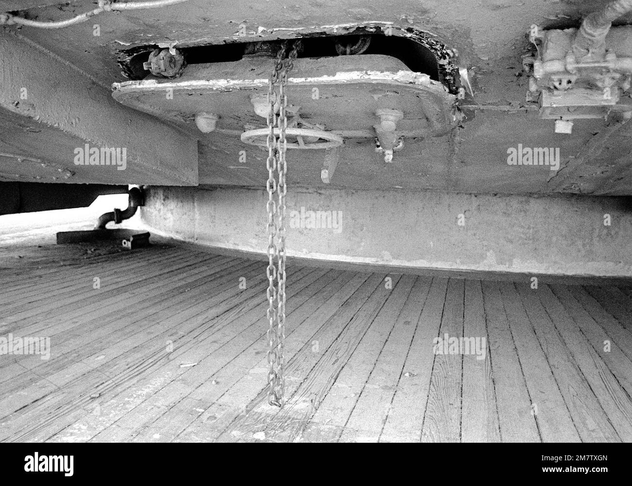 Una botola d'ingresso della torretta a bordo della corazzata IOWA (BB-61). La nave è in deposito di mothball qui. Base: Philadelphia Stato: Pennsylvania (PA) Paese: Stati Uniti d'America (USA) Foto Stock