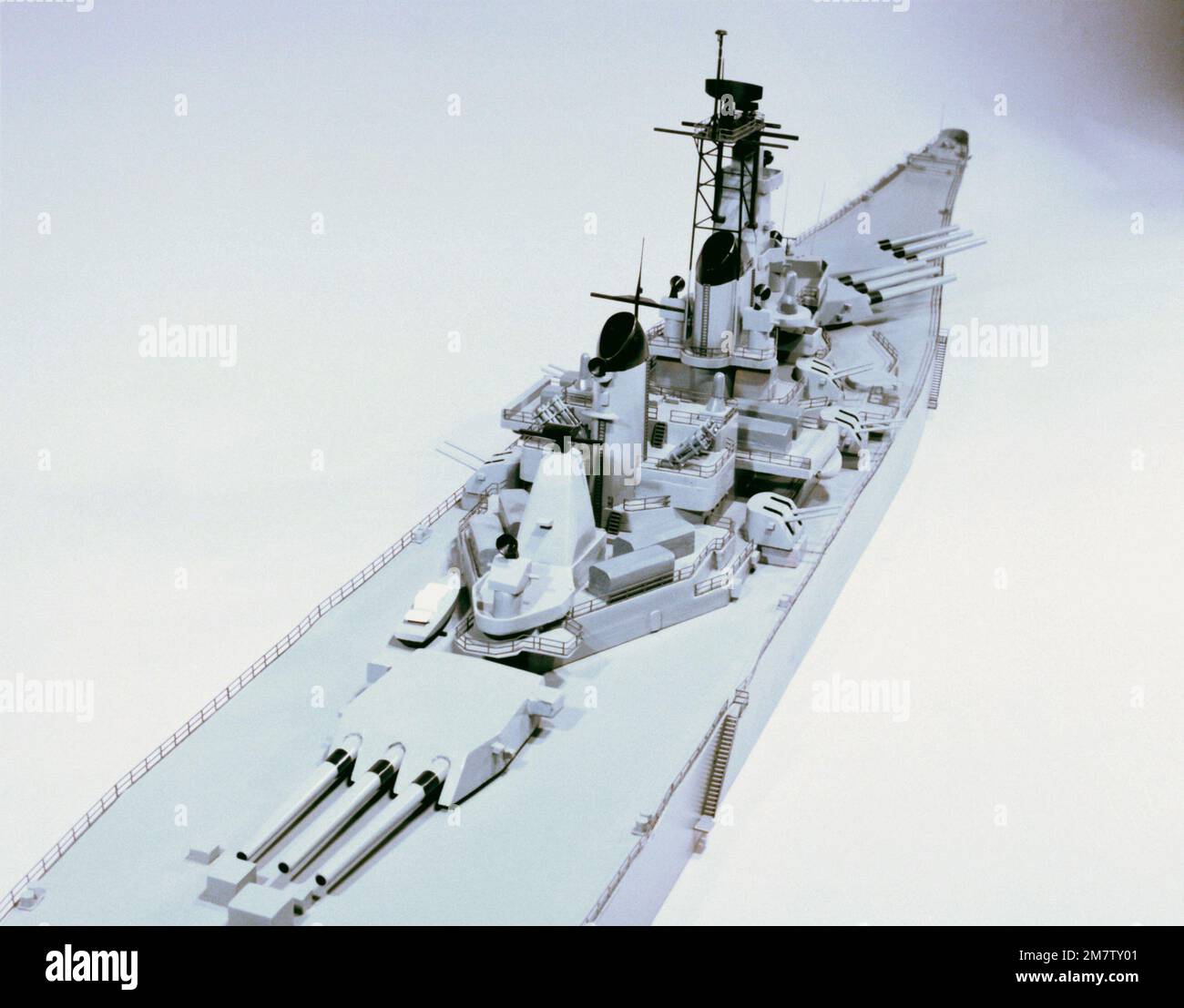 Vista dall'alto della sezione di prua di un modello della corazzata USS New Jersey (BB-62). Paese: Sconosciuto Foto Stock