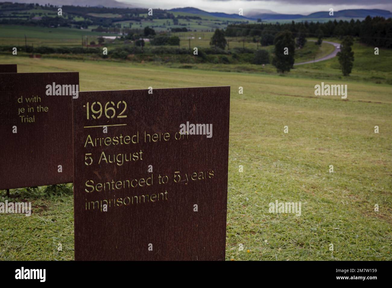 Il Nelson Mandela Capture Site commemora l'arresto di Nelson Mandela da parte delle forze di sicurezza dell'apartheid nel 1962 nei pressi di Howick, Sudafrica Foto Stock