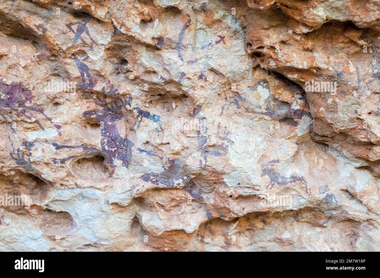 Pitture rupestri di Abris de l'Ermita, il più importante complesso artistico di roccia levantina spagnola in Catalogna, 8000 anni, Ulldecona, Catalogna, Spagna Foto Stock