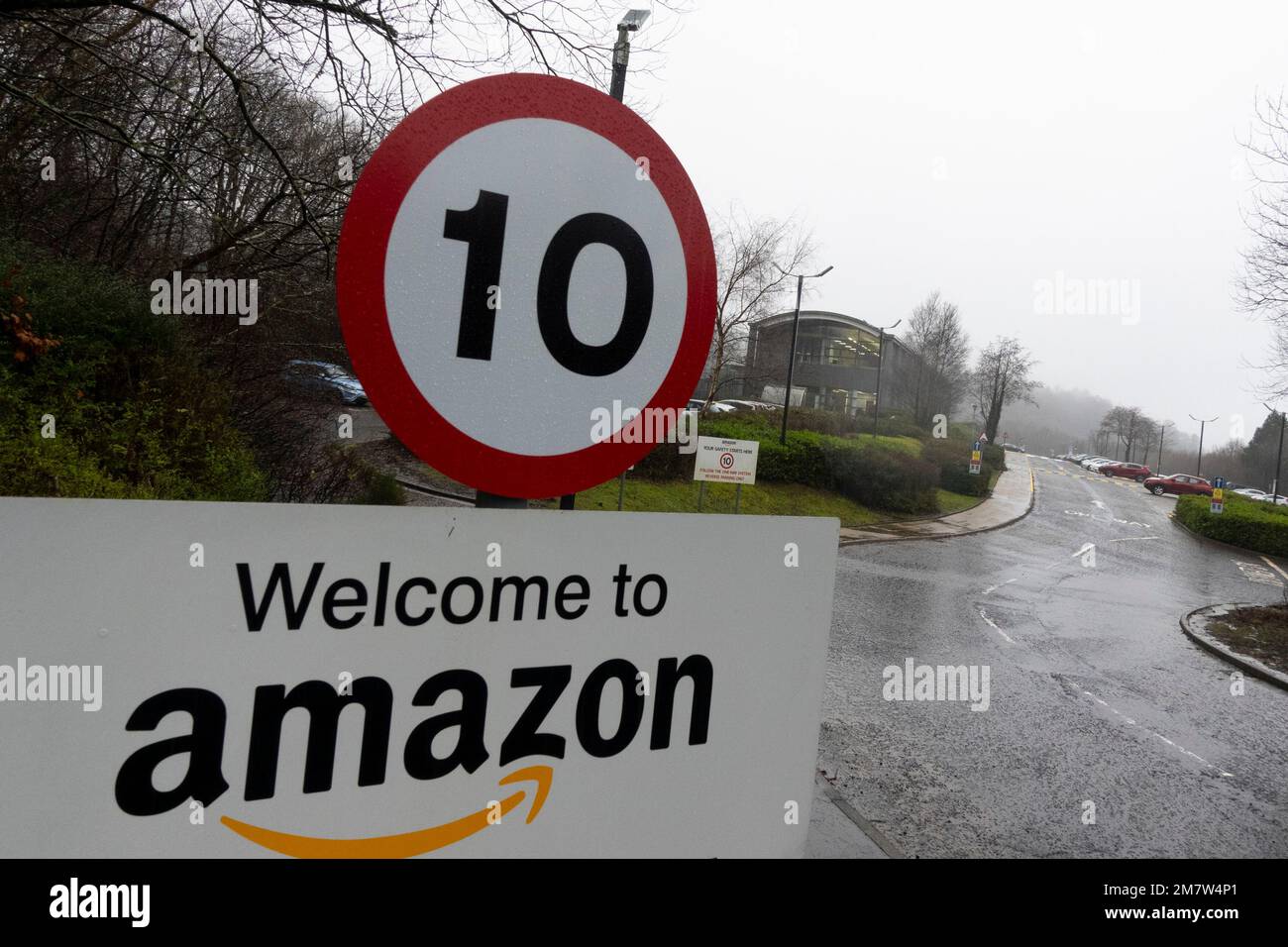Port Glasgow, Scozia, Regno Unito. 10 gennaio 2023. Magazzino Amazon a Gourock dopo avviso di chiusura. Foto Stock