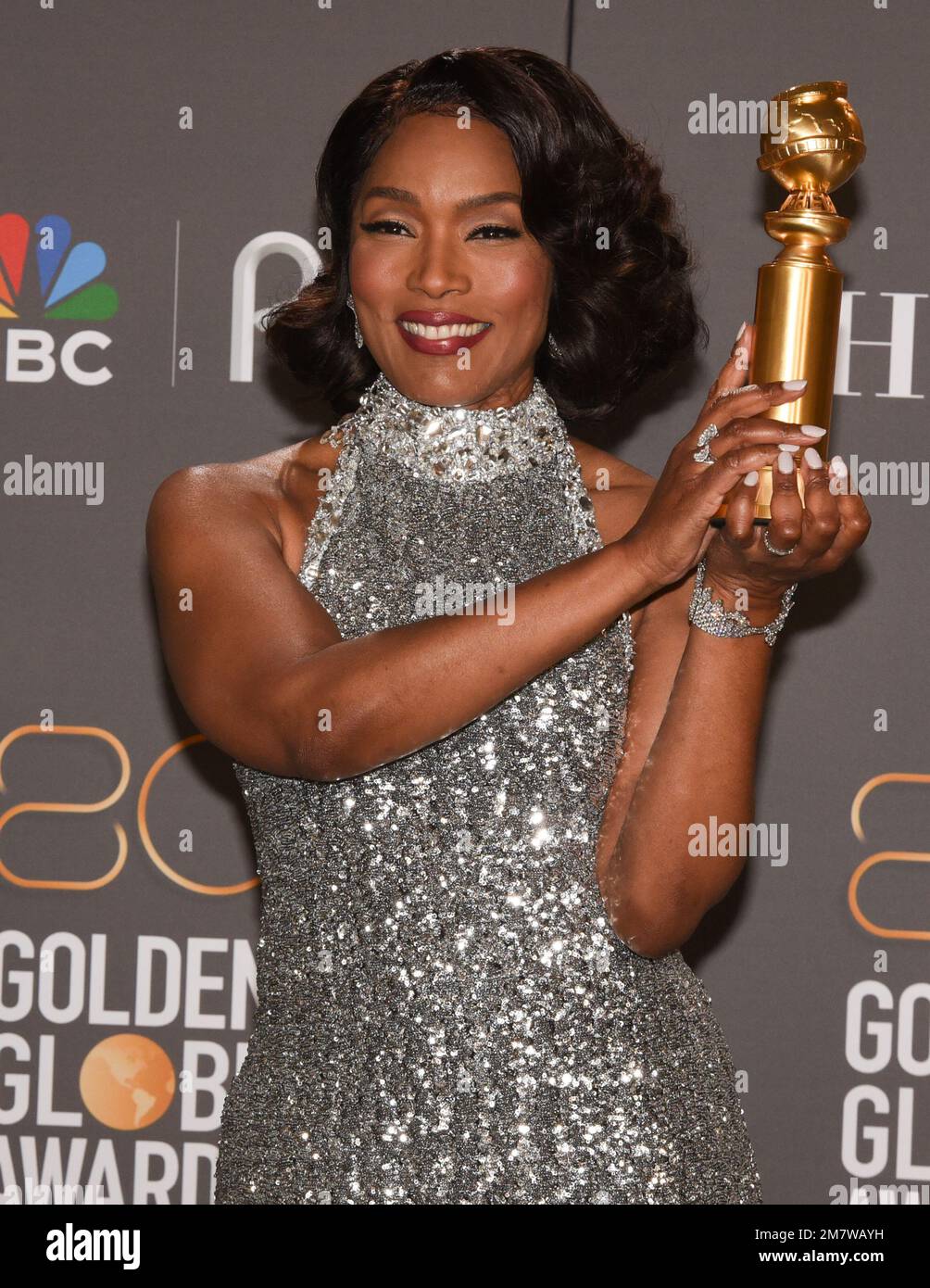 10 gennaio 2023, Beverly Hills, California, USA: ANGELA BASSETT nella sala stampa al Golden Globe Awards 80th. Bassett ha fatto la storia quando ha vinto il Golden Globe per il miglior supporto attrice in un film per 'Black Panther: Wakanda Forever' diventando il primo performer a vincere un Globe in una categoria di recitazione per il loro ruolo in un film Marvel. (Credit Image: © Billy Bennight/ZUMA Press Wire) SOLO PER USO EDITORIALE! Non per USO commerciale! Foto Stock