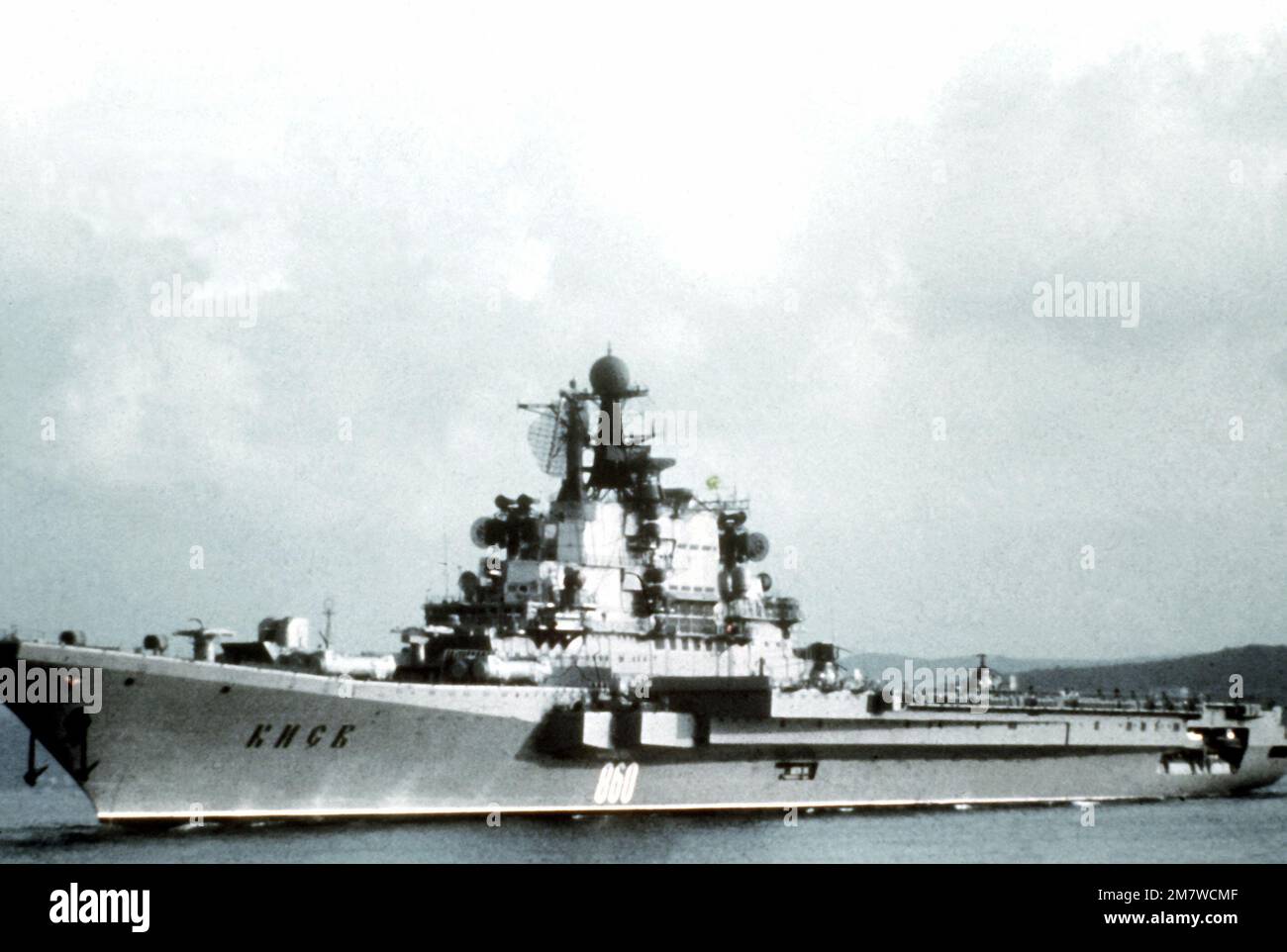 Vista portuale del missile guidato sovietico V/STOL portaerei KIEV. Paese: Sconosciuto Foto Stock