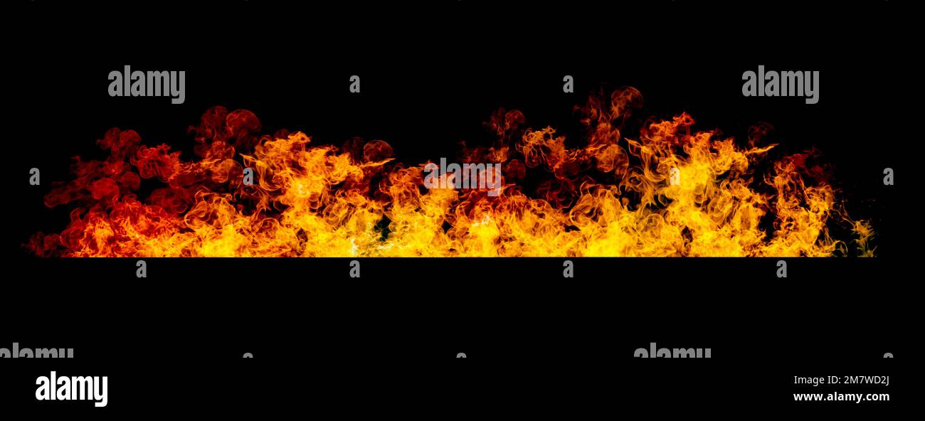 pila di fiamme su sfondo nero Foto Stock
