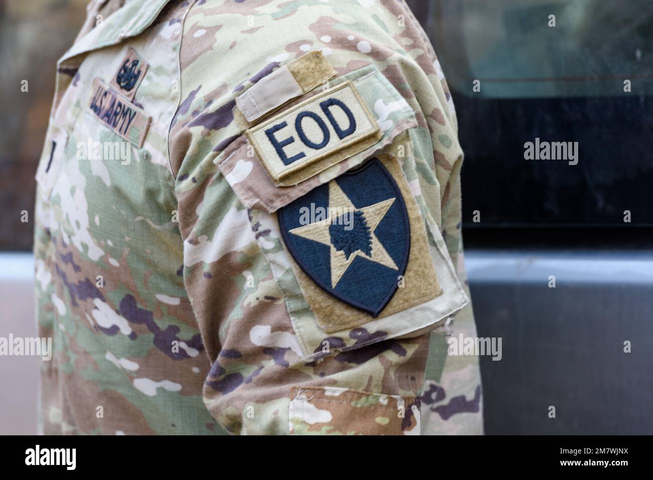 Pyeongtaek, Corea del Sud. 11th Jan, 2023. Un soldato statunitense associato alla US 2nd Infantry Division con una patch EOD sulla sua uniforme nell'area di addestramento tattico dell'esercito americano a Pyeongtaek. Gli Stati Uniti e la Corea del Sud prevedono di organizzare un esercizio militare combinato il mese prossimo, in base allo scenario dell'uso di un'arma nucleare da parte della Corea del Nord, il Ministero della Difesa di Seul ha riferito al Presidente Yoon Suk Yeol il 11 gennaio 2023, un importante compito politico per quest'anno. (Foto di Kim Jae-Hwan/SOPA Images/Sipa USA) Credit: Sipa USA/Alamy Live News Foto Stock