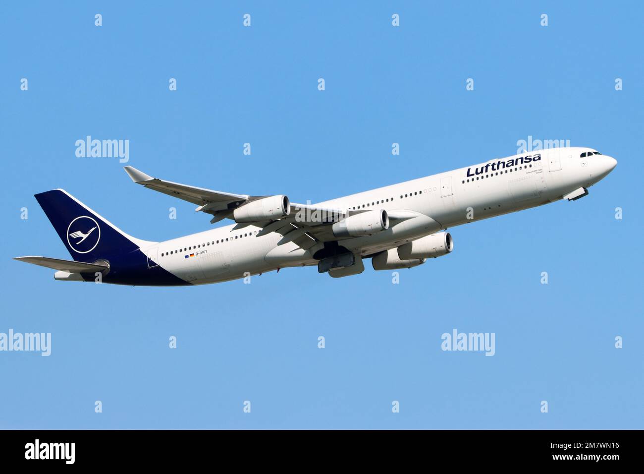 Aeroplani in atterraggio/decollo Foto Stock