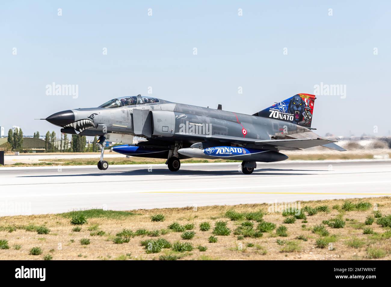 Konya, Turchia - 07 01 2021: Turkish Air Force McDonnel Douglas F-4 e Phantom II caccia jet in posizione decollo durante Anatolian Eagle Air Force Exer Foto Stock