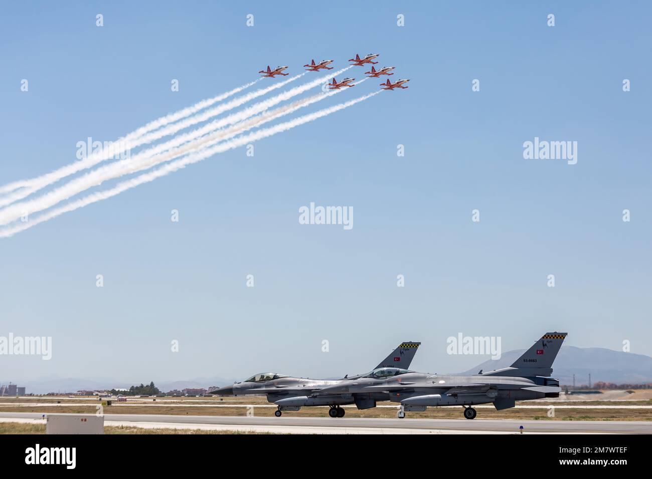 Konya, Turchia - 07 01 2021: Anatolian Eagle Air Force esercizio 2021 F16 Fighter Jet in una posizione tassante in Turke Foto Stock