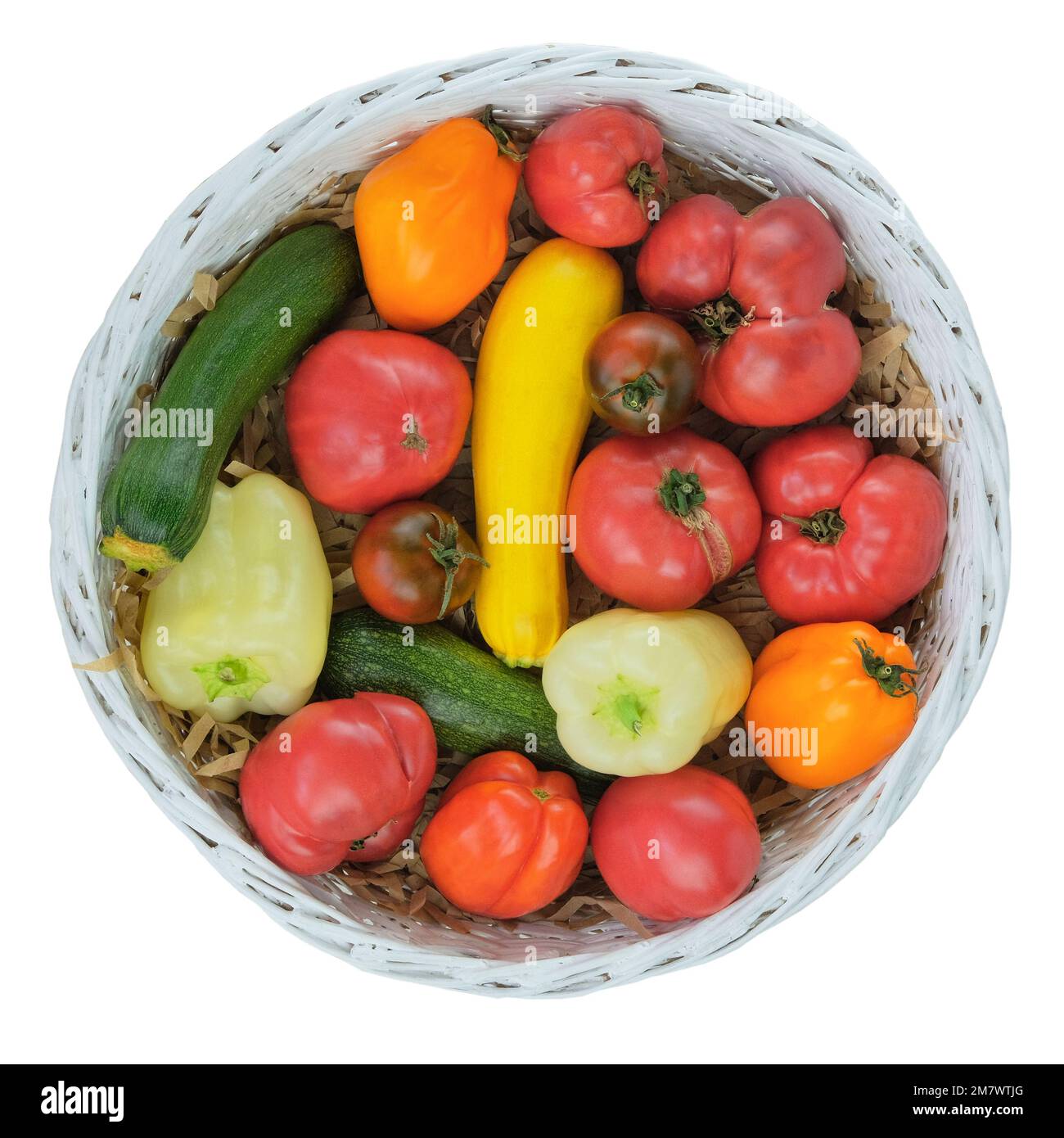 Vari pomodori da allevamento e peperoni in scatola isolati su uno sfondo bianco. Verdura in negozio. Foto Stock
