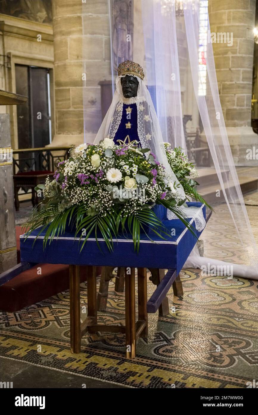 Mende (sud della Francia): Statua della Madonna Nera nella Cattedrale di Mende (“Cattedrale di Notre Dame e Saint Privat de Mende”) Foto Stock